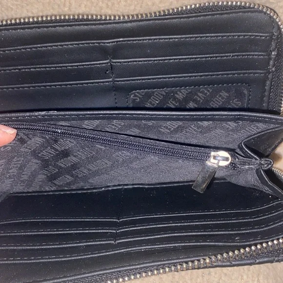 🖤EUC Steve Madden Leather Black zipper around wallet! - Picture 5 of 5